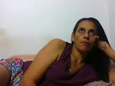 Snapshot of latinbrunettet chatting on 01/09/25, 01:02 latinbrunettet online show from 01/09/25, 01:02