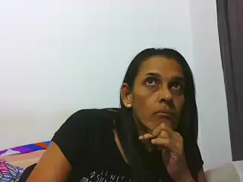 Snapshot of latinbrunettet chatting on 02/19/25, 08:20 latinbrunettet online show from 02/19/25, 08:20