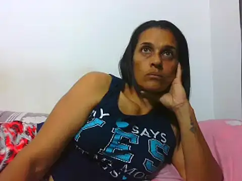 Snapshot of latinbrunettet chatting on 03/11/25, 01:45 latinbrunettet online show from 03/11/25, 01:45