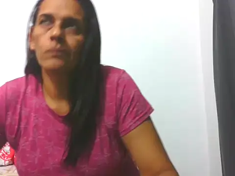 Snapshot of latinbrunettet chatting on 05/19/26, 01:17 latinbrunettet online show from 05/19/26, 01:17