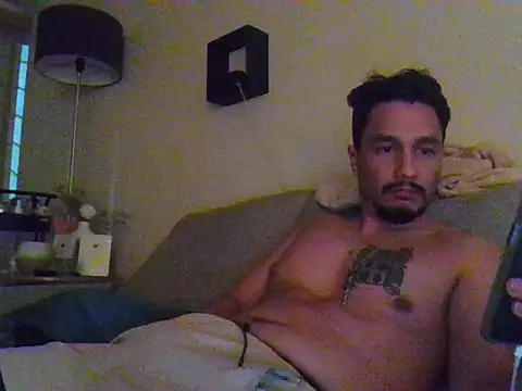 Snapshot of Ginessy chatting on 12/14/25, 06:30 Ginessy online show from 12/14/25, 06:30