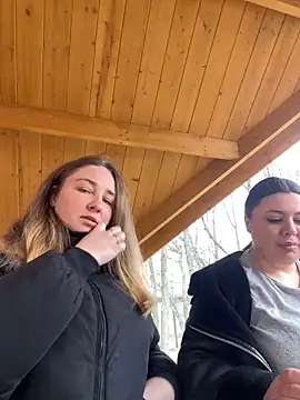 Snapshot of Joannakiss chatting on 03/04/25, 11:40 Joannakiss online show from 03/04/25, 11:40