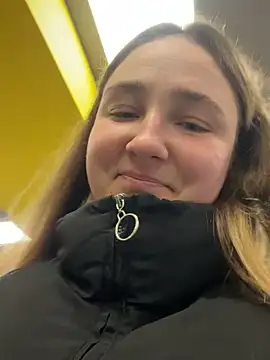 Snapshot of Joannakiss chatting on 03/04/25, 02:42 Joannakiss online show from 03/04/25, 02:42