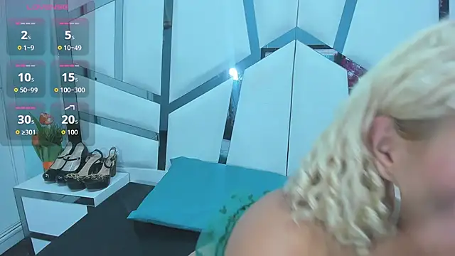 Lucy White   online show from 11/18/25, 08:35