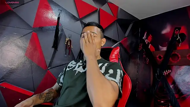 Snapshot of Hana_and_Zeta chatting on 10/08/25, 12:14 Hana and Zeta online show from 10/08/25, 12:14