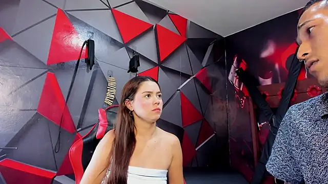 Snapshot of Hana_and_Zeta chatting on 10/17/25, 12:19 Hana and Zeta online show from 10/17/25, 12:19