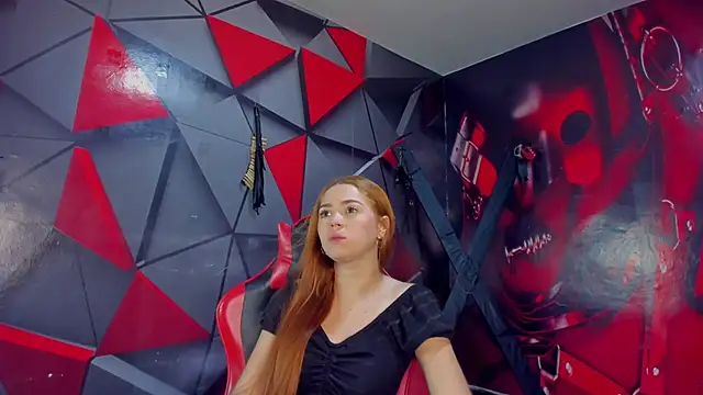 Snapshot of Hana_and_Zeta chatting on 11/29/25, 12:19 Hana and Zeta online show from 11/29/25, 12:19