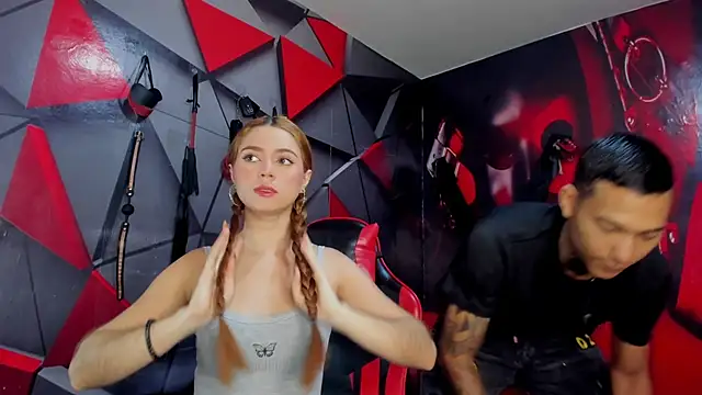 Snapshot of Hana_and_Zeta chatting on 12/14/25, 12:21 Hana and Zeta online show from 12/14/25, 12:21