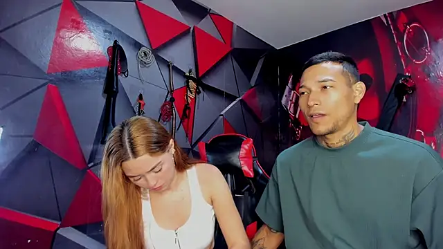 Snapshot of Hana_and_Zeta chatting on 12/15/25, 12:20 Hana and Zeta online show from 12/15/25, 12:20