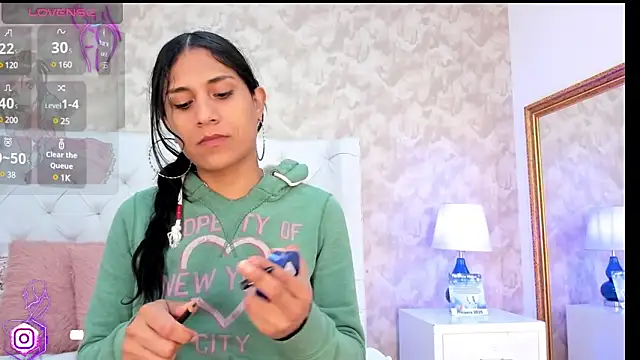 Snapshot of Eliza_Thaylor__ chatting on 01/05/25, 02:52 Eliza Thaylor online show from 01/05/25, 02:52