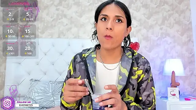 Snapshot of Eliza_Thaylor__ chatting on 03/21/25, 06:18 Eliza Thaylor online show from 03/21/25, 06:18