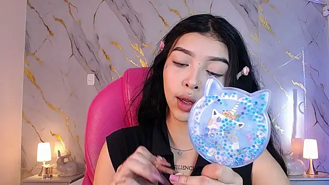 Snapshot of pettit_courtny chatting on 03/10/25, 07:40 pettit courtny online show from 03/10/25, 07:40