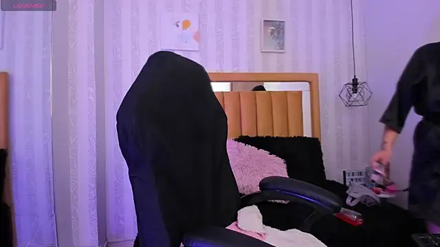 Snapshot of pettit_courtny chatting on 10/10/25, 09:03 pettit courtny online show from 10/10/25, 09:03