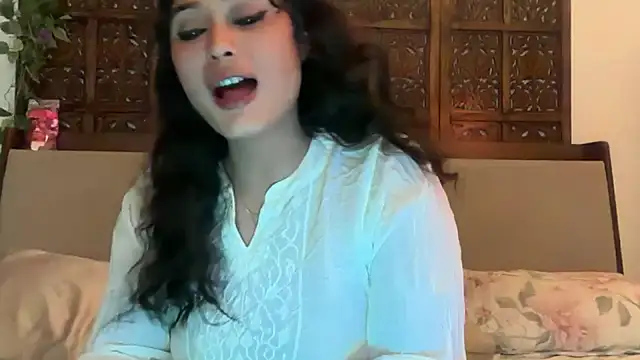 Snapshot of GoddessAnna chatting on 05/25/26, 04:57 GoddessAnna online show from 05/25/26, 04:57