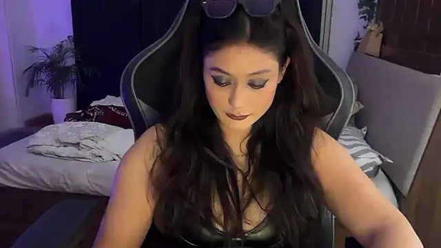 Snapshot of GoddessAnna chatting on 05/28/26, 05:32 GoddessAnna online show from 05/28/26, 05:32