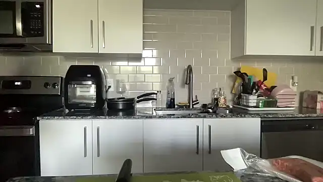 AveryJ99 online show from 03/22/25, 09:31