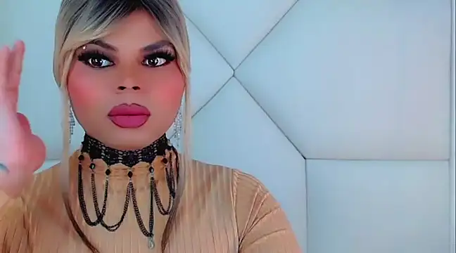 Snapshot of AdanKinng chatting on 12/27/24, 06:24 AdanKinng online show from 12/27/24, 06:24