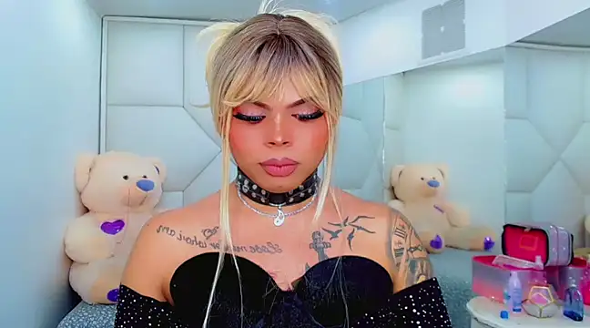 Snapshot of AdanKinng chatting on 03/15/25, 09:30 AdanKinng online show from 03/15/25, 09:30