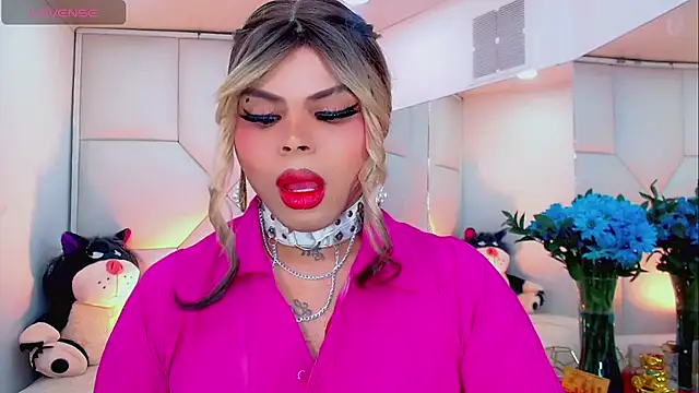 Snapshot of AdanKinng chatting on 11/22/25, 12:48 AdanKinng online show from 11/22/25, 12:48