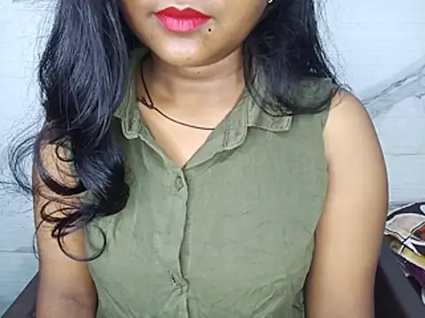 Snapshot of Muktha chatting on 06/18/26, 03:18 Muktha online show from 06/18/26, 03:18