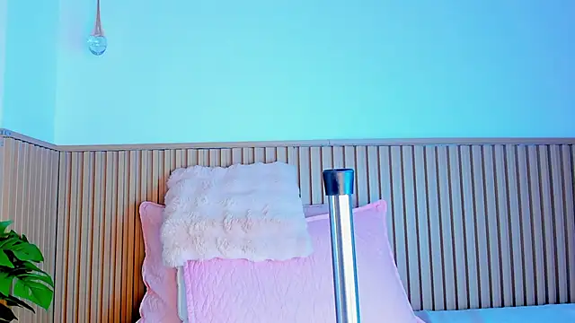 zoe rivers online show from 12/28/24, 05:14