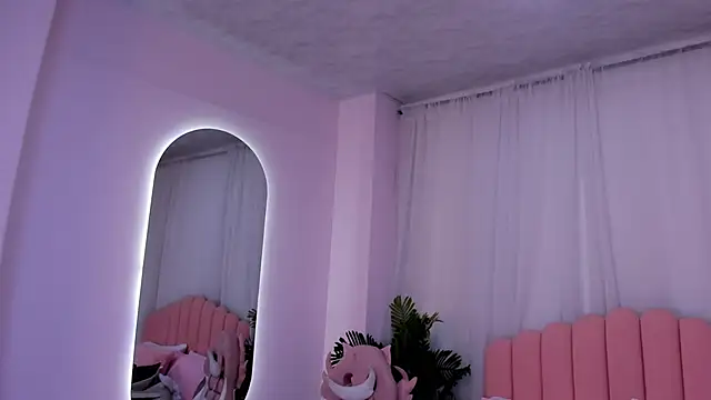 zoe rivers online show from 02/18/25, 05:10