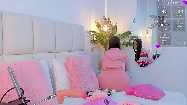 Snapshot of zoe_rivers chatting on 12/20/25, 12:29 zoe rivers online show from 12/20/25, 12:29