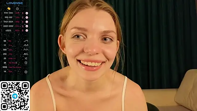 Snapshot of ElswythDecoursey chatting on 12/26/24, 02:12 ElswythDecoursey online show from 12/26/24, 02:12