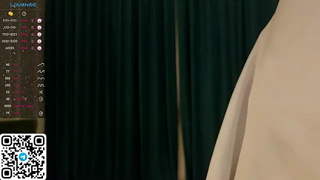 Snapshot of ElswythDecoursey chatting on 12/28/24, 09:08 ElswythDecoursey online show from 12/28/24, 09:08