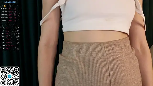 Snapshot of ElswythDecoursey chatting on 01/06/25, 12:05 ElswythDecoursey online show from 01/06/25, 12:05