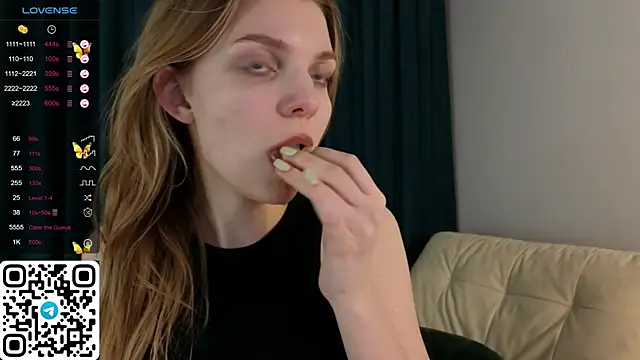 Snapshot of ElswythDecoursey chatting on 01/06/25, 08:07 ElswythDecoursey online show from 01/06/25, 08:07