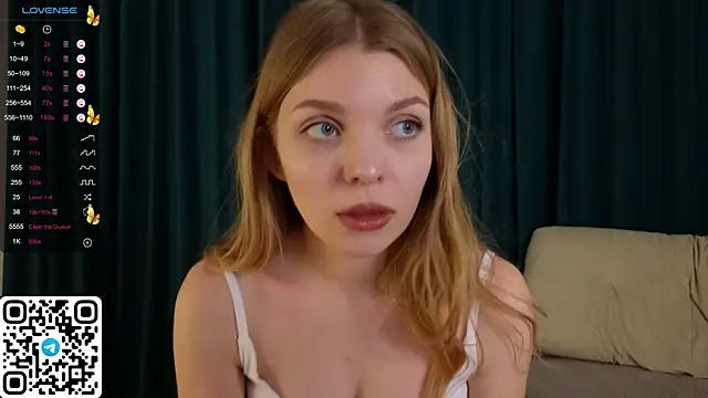 Snapshot of ElswythDecoursey chatting on 01/13/25, 05:02 ElswythDecoursey online show from 01/13/25, 05:02