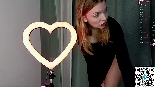 Snapshot of ElswythDecoursey chatting on 02/22/25, 05:13 ElswythDecoursey online show from 02/22/25, 05:13