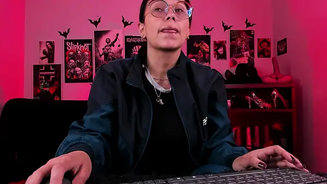 lilith-deveraux online show from 11/28/25, 03:25