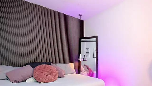 Axel brunette1 online show from 04/22/26, 08:21