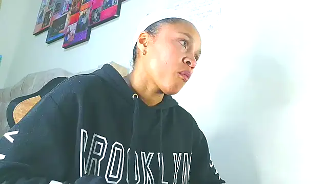 Snapshot of Samary_thomas chatting on 10/23/25, 01:05 Samary thomas online show from 10/23/25, 01:05