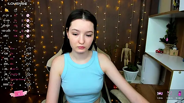 Snapshot of Fairyy_Moon chatting on 01/07/25, 08:13 Fairyy Moon online show from 01/07/25, 08:13