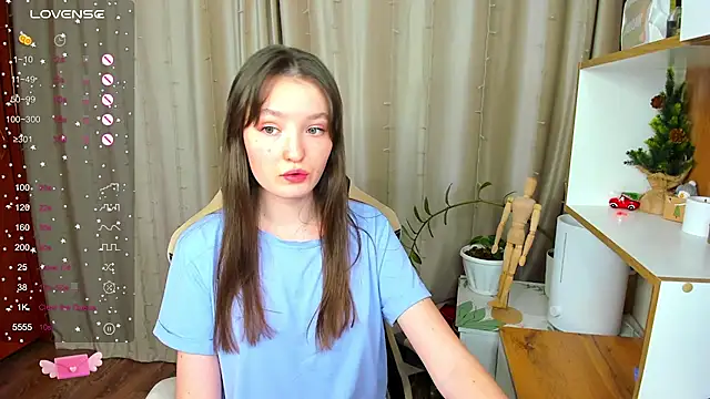 Snapshot of Fairyy_Moon chatting on 01/15/25, 12:47 Fairyy Moon online show from 01/15/25, 12:47