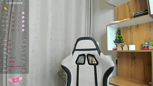 Snapshot of Fairyy_Moon chatting on 01/24/25, 04:39 Fairyy Moon online show from 01/24/25, 04:39