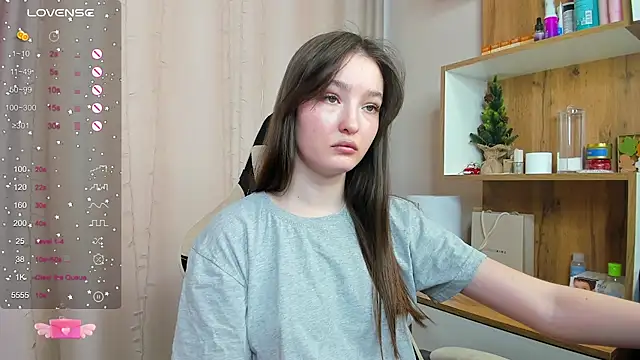 Snapshot of Fairyy_Moon chatting on 02/13/25, 08:06 Fairyy Moon online show from 02/13/25, 08:06