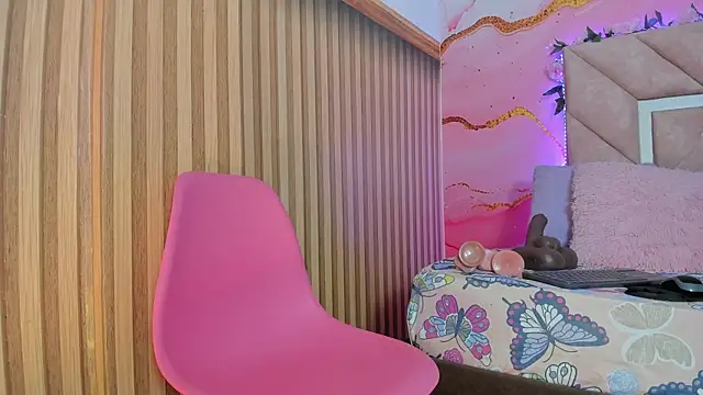 Taylor  cooper online show from 11/18/25, 06:34