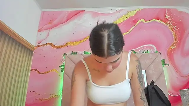 Taylor  cooper online show from 04/22/26, 06:31