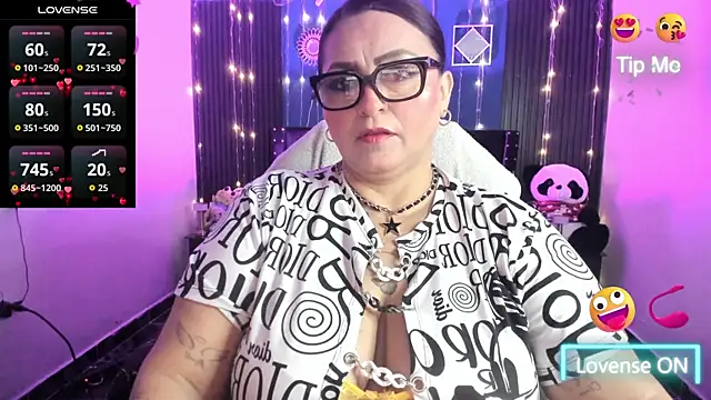 Ivonnee   online show from 04/22/26, 04:04