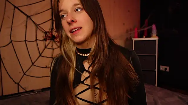 Izzy Inked online show from 10/27/25, 06:39