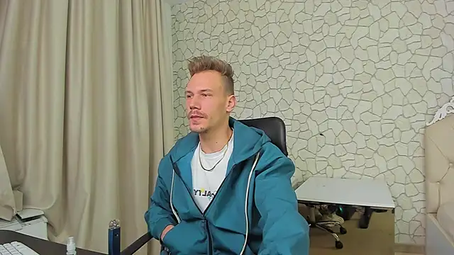 Snapshot of MateoBenjaminX chatting on 12/15/24, 03:31 MateoBenjaminX online show from 12/15/24, 03:31