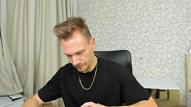 Snapshot of MateoBenjaminX chatting on 12/19/24, 05:18 MateoBenjaminX online show from 12/19/24, 05:18