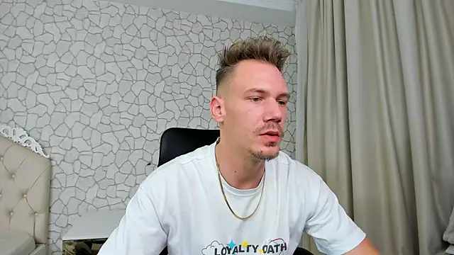 Snapshot of MateoBenjaminX chatting on 12/21/24, 04:46 MateoBenjaminX online show from 12/21/24, 04:46