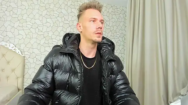 Snapshot of MateoBenjaminX chatting on 12/21/24, 10:51 MateoBenjaminX online show from 12/21/24, 10:51