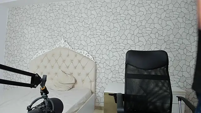 Snapshot of MateoBenjaminX chatting on 12/22/24, 08:03 MateoBenjaminX online show from 12/22/24, 08:03