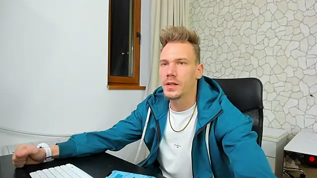 Snapshot of MateoBenjaminX chatting on 01/05/25, 08:21 MateoBenjaminX online show from 01/05/25, 08:21